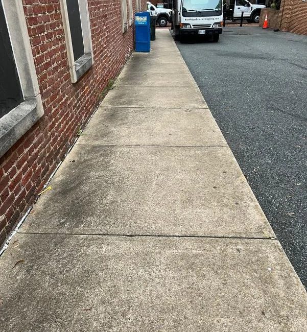 Sidewalk Truck Brick Building Waynesboro City Virginia